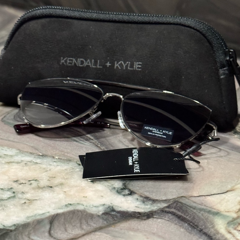KENDALL & KYLIE NEW Cat Eye Sunglasses 100% UV Protection Jenner $150 - Picture 5 of 13